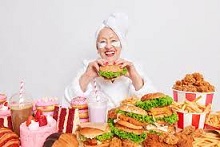 4 La adicción a la comida basura es más común en las mujeres.jpg